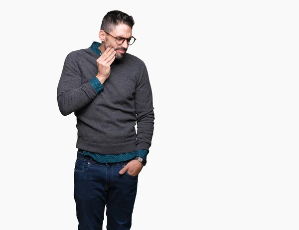 Joven Hombre Guapo Con Gafas Sobre Fondo Aislado Tocando Boca —  Fotos de Stock