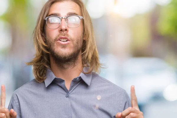 Young Handsome Business Man Long Hair Isolated Background Amazed Surprised — Stock Photo, Image