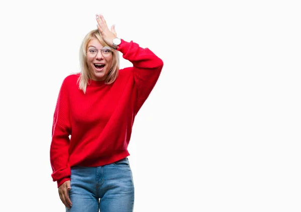 Jonge Mooie Blonde Vrouw Trui Bril Dragen Geïsoleerde Achtergrond Verrast — Stockfoto