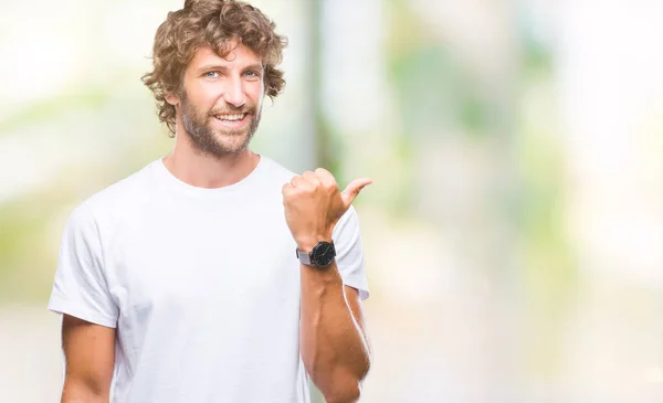 Bonito Homem Modelo Hispânico Sobre Fundo Isolado Sorrindo Com Rosto — Fotografia de Stock