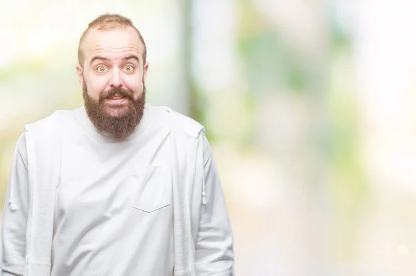 Jonge Kaukasische Hipster Man Sport Kleding Dragen Geïsoleerde Achtergrond Zoek — Stockfoto