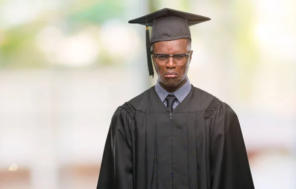 Young Graduó Hombre Afroamericano Sobre Fondo Aislado Deprimido Preocupado Por — Foto de Stock