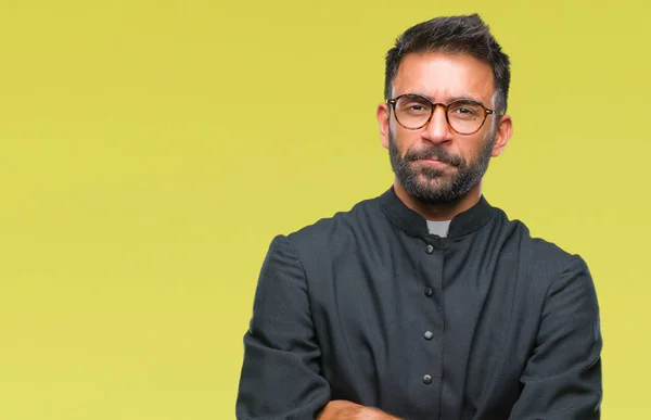 Hombre Sacerdote Católico Hispano Adulto Sobre Fondo Aislado Escéptico Nervioso — Foto de Stock