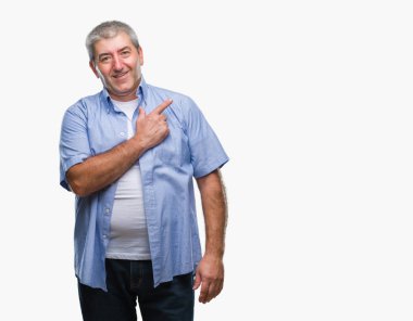 Yakışıklı komuta sizde izole arka neşeli bir gülümseme ile el ve parmak kadar kameraya bakarak yüzündeki mutlu ve doğal ifade ile yan ile işaret yüz üzerinden.