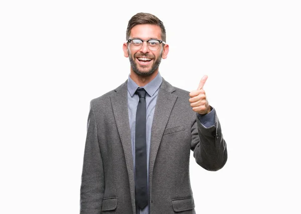 Joven Hombre Negocios Guapo Sobre Fondo Aislado Haciendo Gesto Feliz —  Fotos de Stock