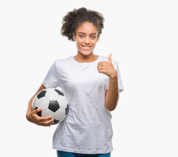 Joven Hermosa Afroamericana Sosteniendo Pelota Fútbol Sobre Fondo Aislado Feliz —  Fotos de Stock