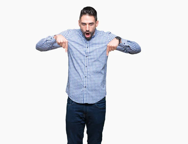 Young Handsome Man Isolated Background Pointing Fingers Showing Advertisement Surprised — Stock Photo, Image