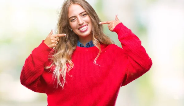 Mooie Jonge Blonde Vrouw Winter Trui Dragen Geïsoleerde Achtergrond Glimlachend — Stockfoto