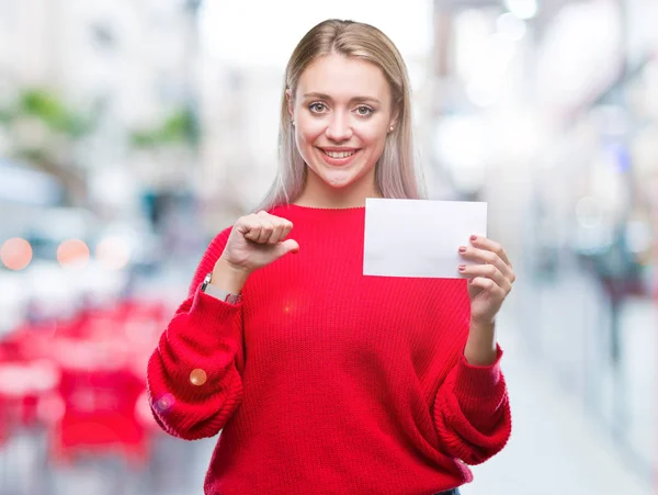 Unga Blonda Kvinnan Hålla Blankt Papperskort Över Isolerade Bakgrund Med — Stockfoto