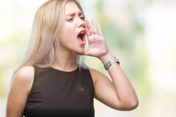 Junge Blonde Frau Vor Isoliertem Hintergrund Schreit Und Schreit Laut — Stockfoto