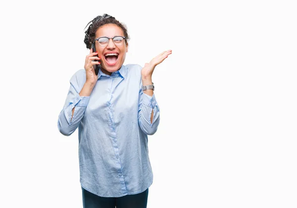 Junge Geflochtene Haare Afrikanisch Amerikanische Business Girl Zeigt Das Telefonieren — Stockfoto