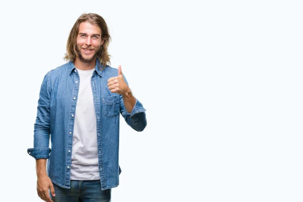 Homem Bonito Jovem Com Cabelos Longos Sobre Fundo Isolado Fazendo — Fotografia de Stock