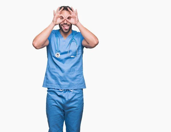 Joven Médico Cirujano Guapo Sobre Fondo Aislado Haciendo Buen Gesto — Foto de Stock