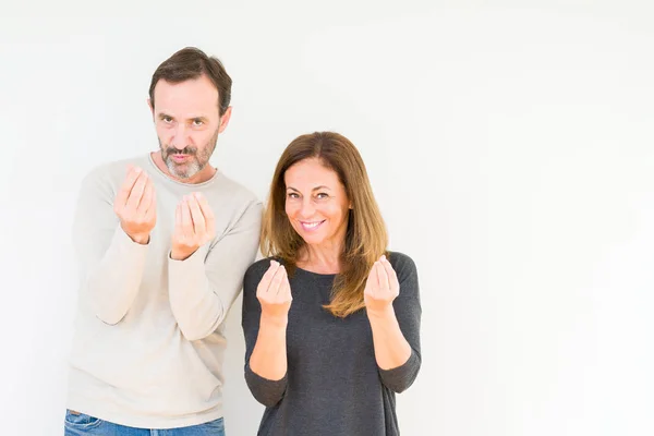 Beau Couple Âge Moyen Amoureux Sur Fond Isolé Faire Geste — Photo