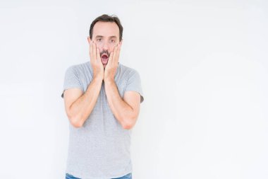 Üst düzey yakışıklı yüz, depresyon ve üzüntü, kapsayan izole arka plan yorgun eller üzerinde üzgün ve sorun için tahriş