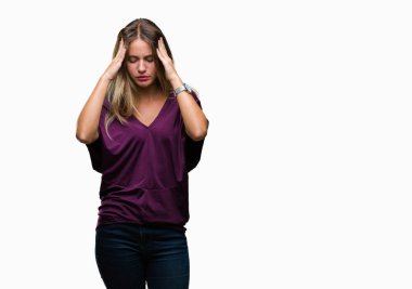 Genç güzel sarışın zarif kadın yüzünden izole arka plan baş baş ağrısı için el ile çünkü stres. Migren muzdarip.