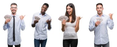 Grup takım işaret ve başparmak kadar mutlu yüz gülümseyen tarafı ile gösteren izole arka plan üzerinde banknot dolar tutan işçilerin kolaj