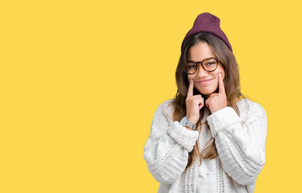 Joven Hermosa Morena Hipster Mujer Con Gafas Sombrero Invierno Sobre —  Fotos de Stock