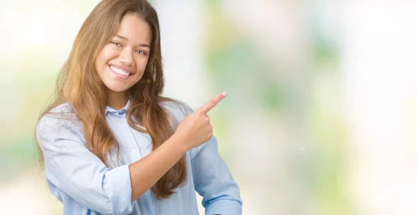 Jonge Mooie Brunette Zakenvrouw Geïsoleerde Achtergrond Vrolijke Met Een Glimlach — Stockfoto