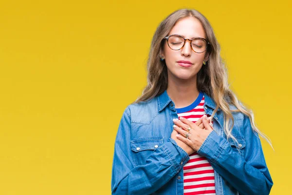 Hermosa Joven Rubia Con Gafas Sobre Fondo Aislado Sonriendo Con — Foto de Stock