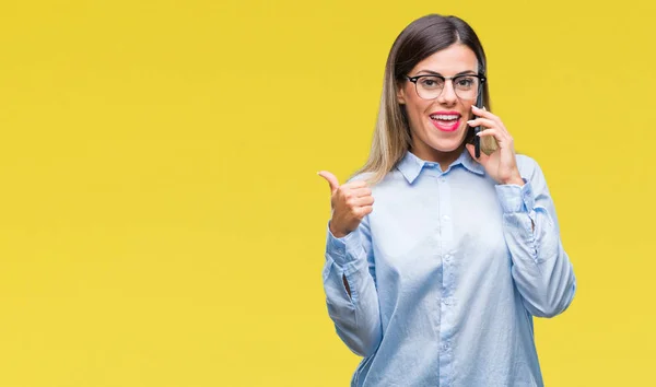 Νέοι Επαγγελματίες Όμορφη Γυναίκα Μιλώντας Κλήσεις Χρησιμοποιώντας Smartphone Πέρα Από — Φωτογραφία Αρχείου