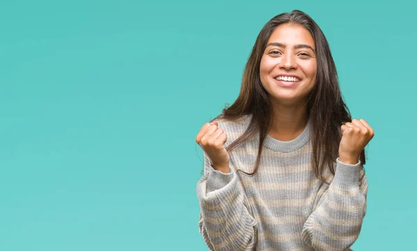 Junge Schöne Arabische Frau Winterpullover Über Isoliertem Hintergrund Feiert Überrascht — Stockfoto