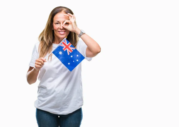 Mujer Hispana Mediana Edad Sosteniendo Bandera Australia Sobre Fondo Aislado —  Fotos de Stock