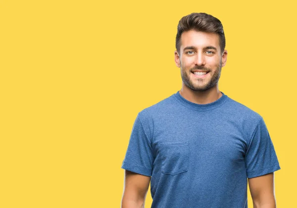 Joven Hombre Guapo Sobre Fondo Aislado Con Una Sonrisa Feliz — Foto de Stock