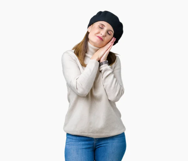 Reife Frau Mittleren Alters Trägt Winterpullover Und Baskenmütze Über Isoliertem — Stockfoto