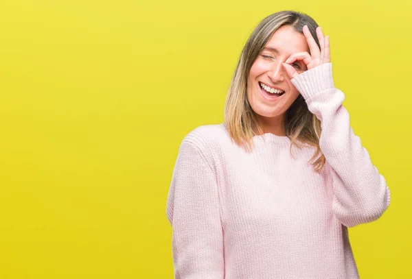 Junge Schöne Frau Trägt Winterpullover Über Isoliertem Hintergrund Tut Geste — Stockfoto