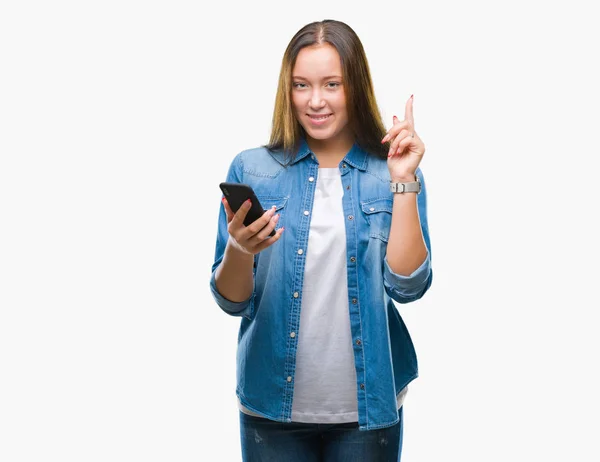 Jovem Bela Mulher Caucasiana Mensagens Texto Enviando Mensagem Usando Smartphone — Fotografia de Stock