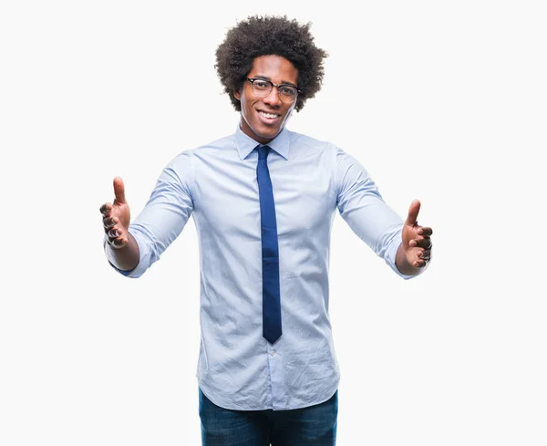 Hombre Negocios Afroamericano Con Gafas Sobre Fondo Aislado Mirando Cámara —  Fotos de Stock