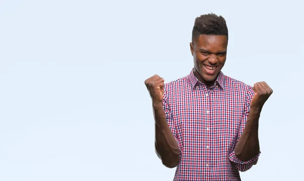 Afro Amerikai Fiatalember Több Mint Elszigetelt Háttér Ünneplő Meglepett Lenyűgözött — Stock Fotó