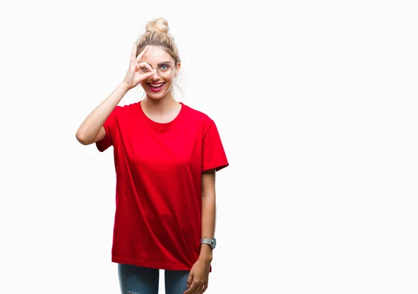 Joven Hermosa Mujer Rubia Con Camiseta Roja Gafas Sobre Fondo — Foto de Stock