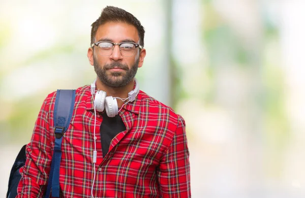 Estudiante Hispano Adulto Con Auriculares Mochila Sobre Fondo Aislado Con —  Fotos de Stock