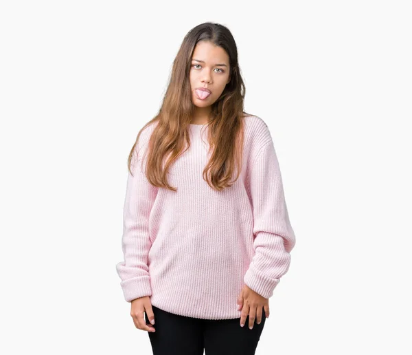 Mujer Morena Hermosa Joven Con Suéter Invierno Rosa Sobre Fondo — Foto de Stock