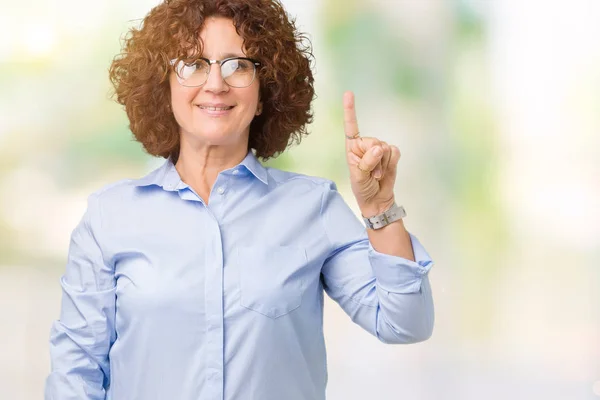 Schöne Seniorin Mittleren Alters Geschäftsfrau Mit Brille Über Isoliertem Hintergrund — Stockfoto