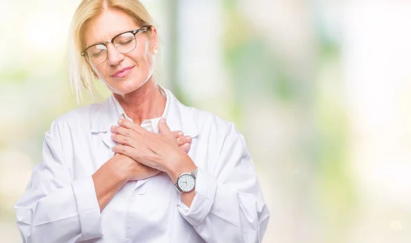 Terapeuta Bionda Mezza Età Che Indossa Cappotto Bianco Sfondo Isolato — Foto Stock