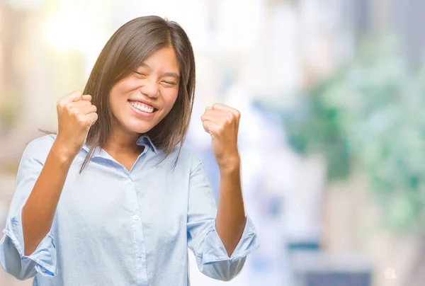 Jeune Femme Affaires Asiatique Sur Fond Isolé Très Heureux Excité — Photo