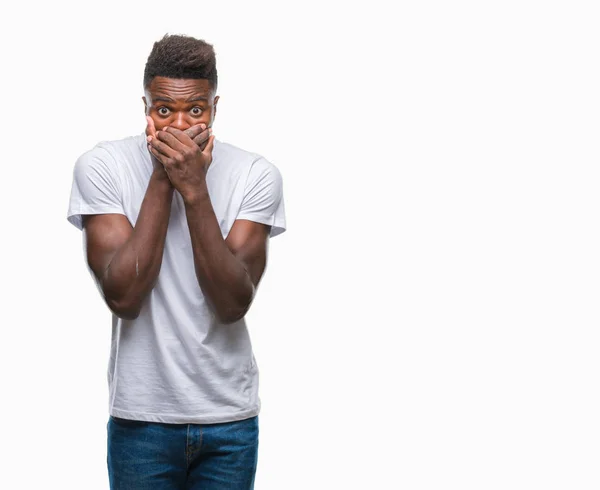 Jovem Afro Americano Sobre Fundo Isolado Chocou Cobrindo Boca Com — Fotografia de Stock