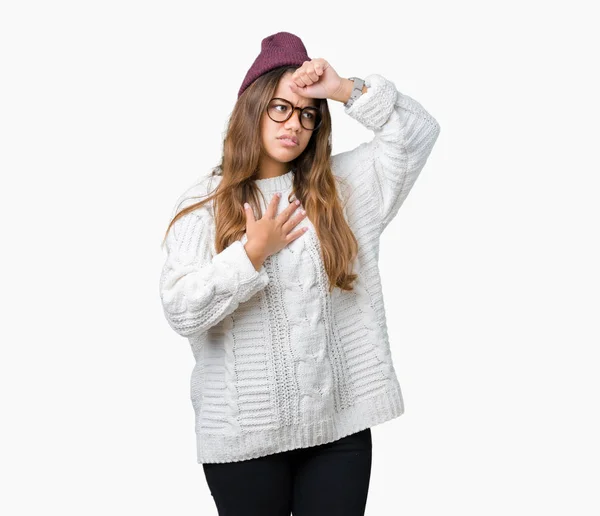 Joven Hermosa Morena Hipster Mujer Con Gafas Sombrero Invierno Sobre — Foto de Stock