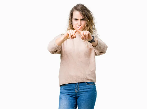 Mulher Loira Bonita Vestindo Camisola Sobre Fundo Isolado Expressão Rejeição — Fotografia de Stock