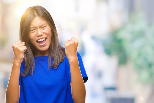 Junge Asiatische Frau Über Isolierten Hintergrund Sehr Glücklich Und Aufgeregt — Stockfoto