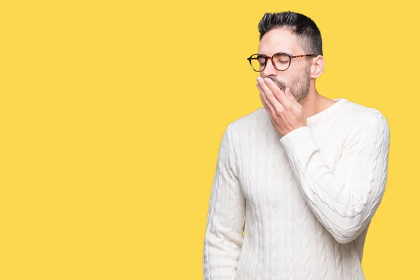 Junger Gutaussehender Mann Mit Brille Über Isoliertem Hintergrund Gelangweilt Gähnend — Stockfoto