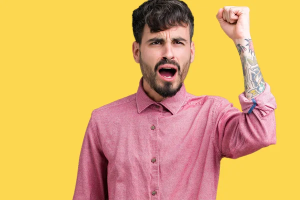 Jonge Knappe Man Het Dragen Van Roze Shirt Geïsoleerd Achtergrond — Stockfoto