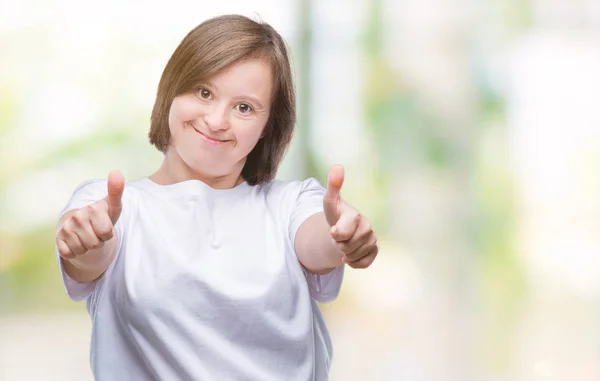 Молода Доросла Жінка Синдромом Дауна Показує Великі Пальці Вгору Посміхається — стокове фото
