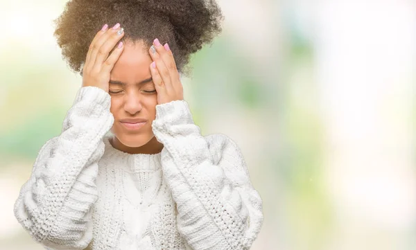 Mujer Afroamericana Joven Con Suéter Invierno Sobre Fondo Aislado Que — Foto de Stock