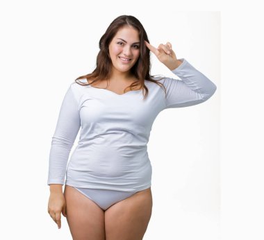 Güzel izole arka plan gülen işaret üzerinde boyut genç overwight kadın giyiyor beyaz iç çamaşırı artı bir parmak, harika bir fikir ya da düşünce, iyi hafıza ile baş için