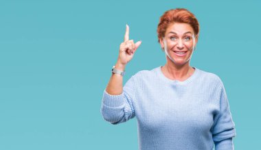 İzole arka plan başarılı fikirle parmak işaret Atrractive üst düzey beyaz Kızıl saçlı kadın. Çıktıktan ve mutlu. Bir numara.