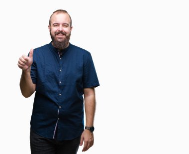 Genç beyaz hipster adam ve parmak gülümseyen süre bir numara ile kendinden emin ve mutlu yukarıyı gösteren izole arka plan.